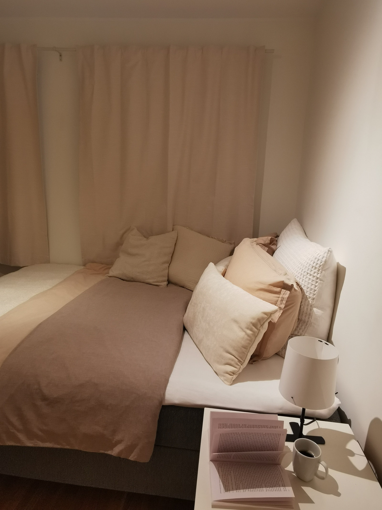 Ny seng aug 24. Sengetøy og puter ikke inkludert. Galleribilde