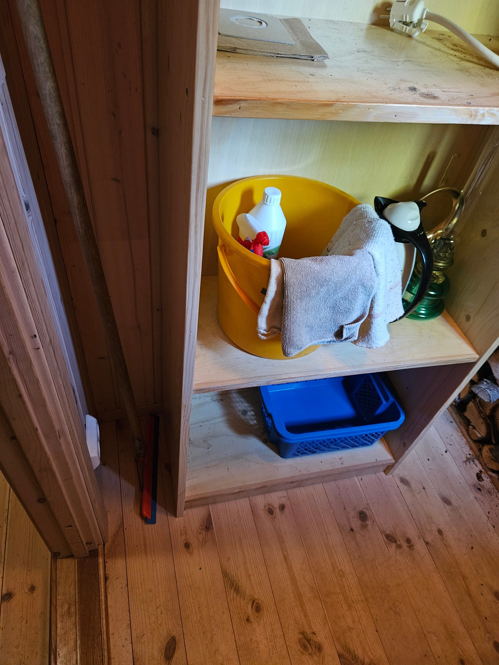 Vaskeutstyr i boden Galleribilde