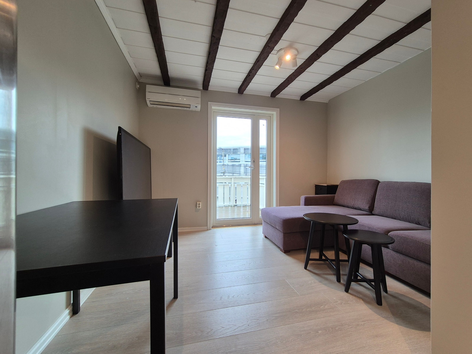 Merk: settes inn større sofa, TV-benk, stoler, etc Galleribilde