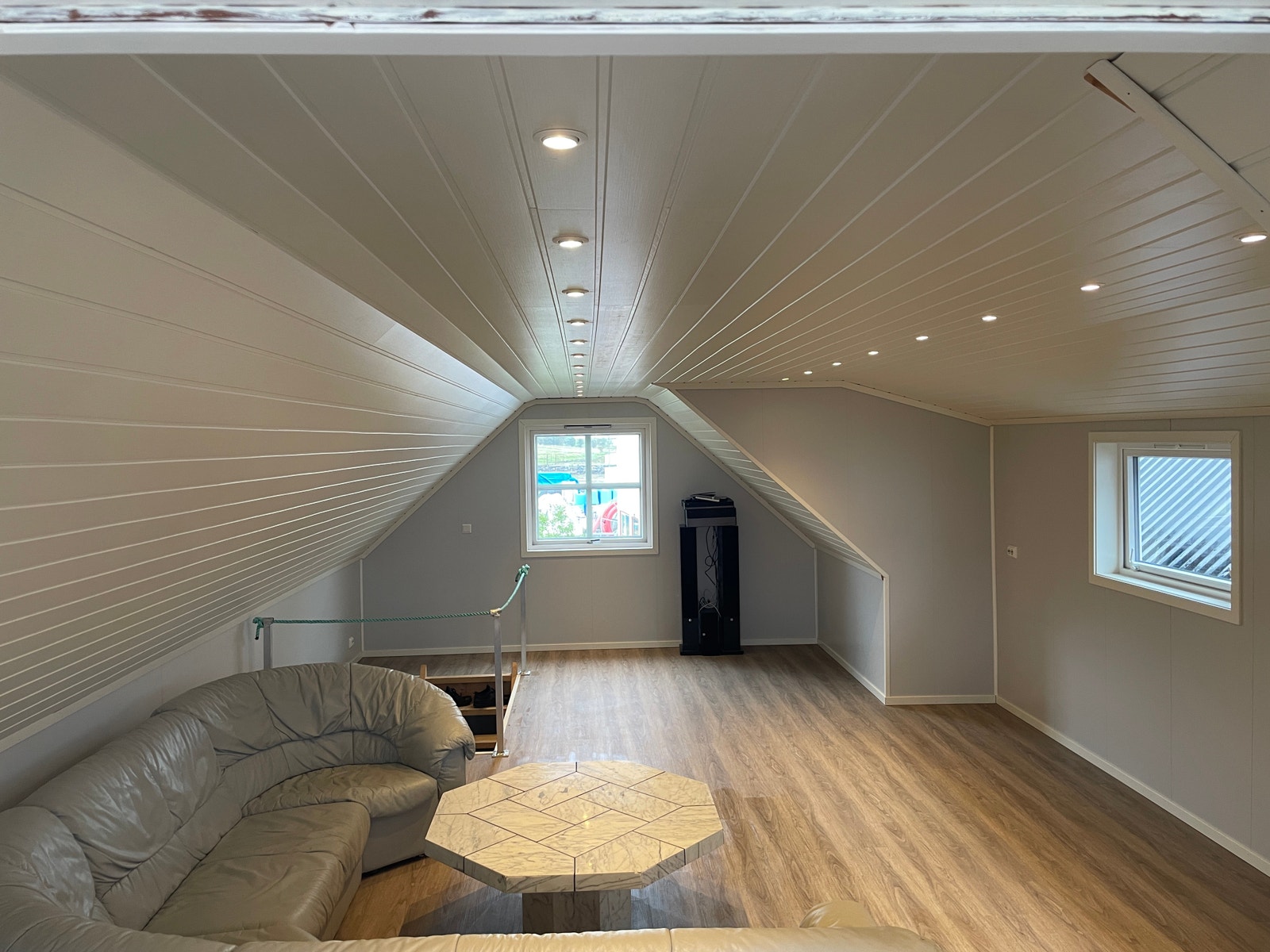 Dimmbare spotter i tak Galleribilde