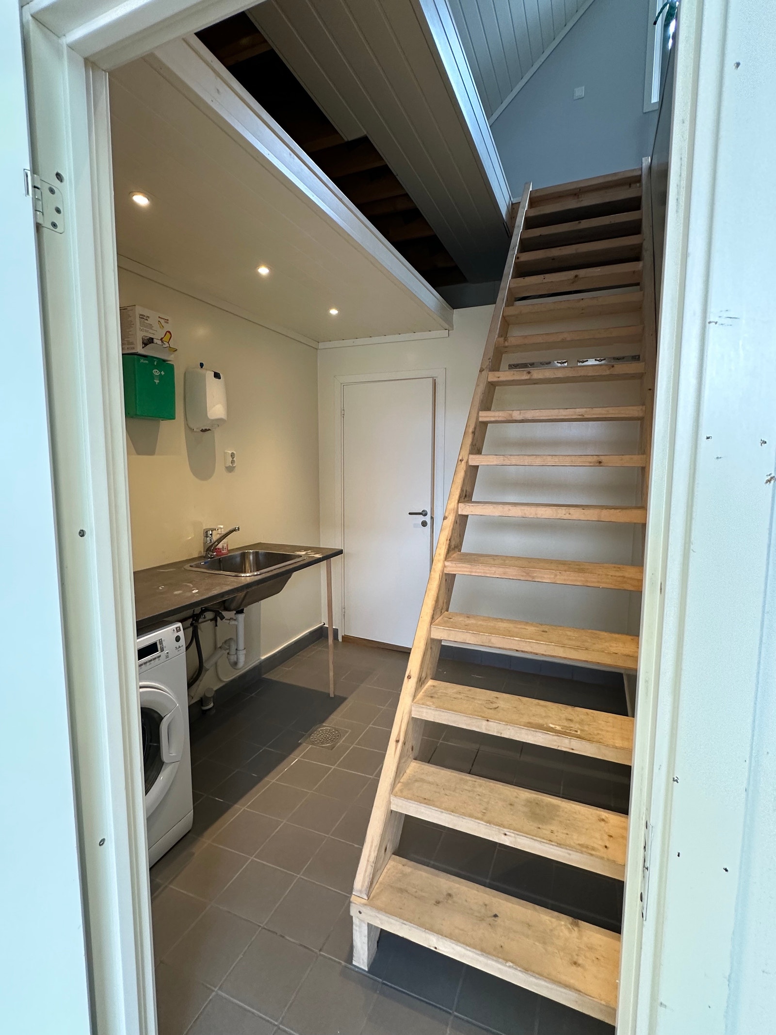 Isolert vaskerom / bad med varmekabler i gulv. Galleribilde