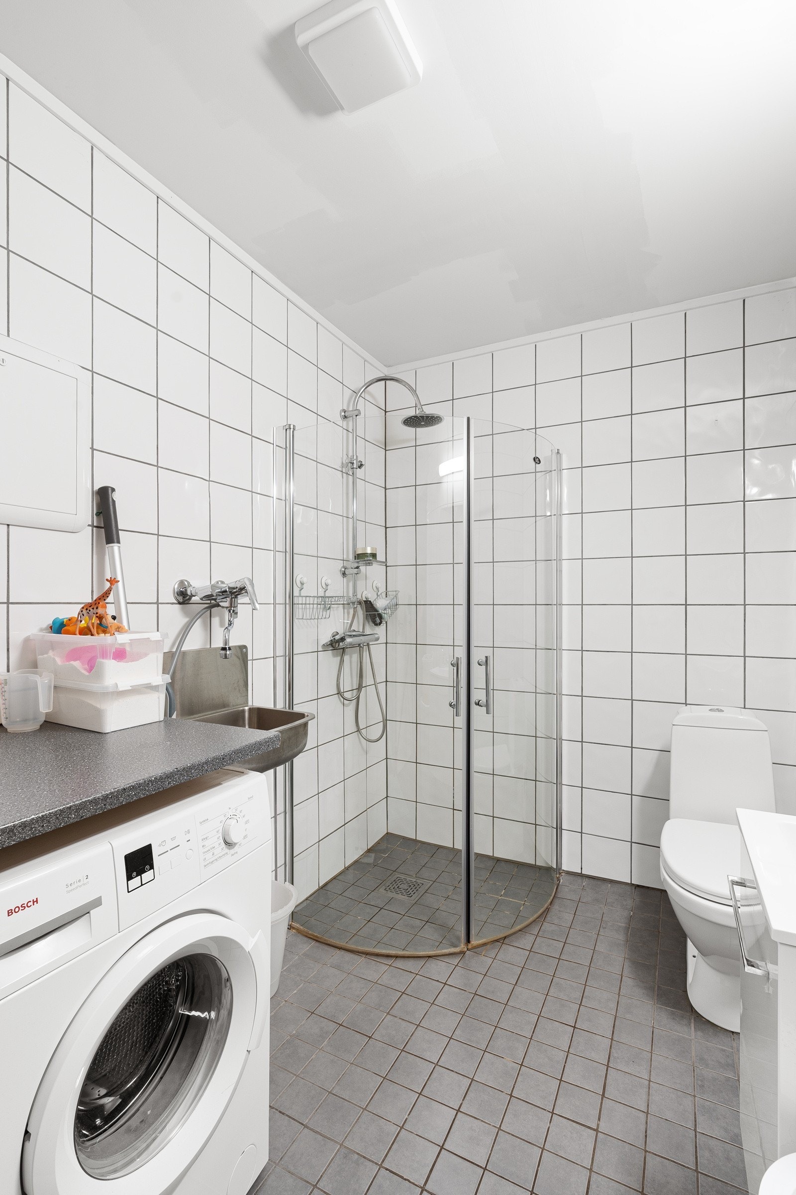 Bad med vaskemaskin inkludert. Galleribilde