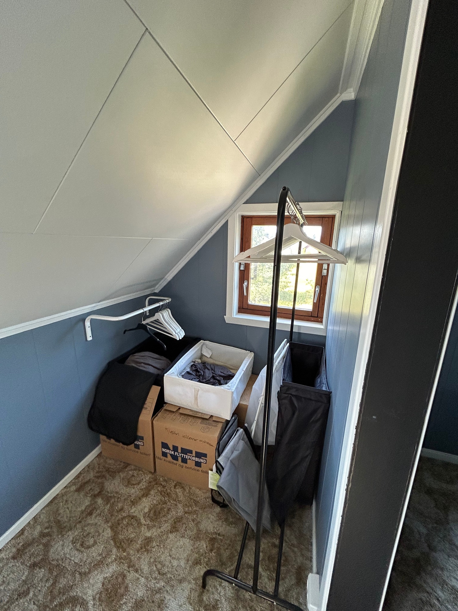 Garderobe/soverom Galleribilde