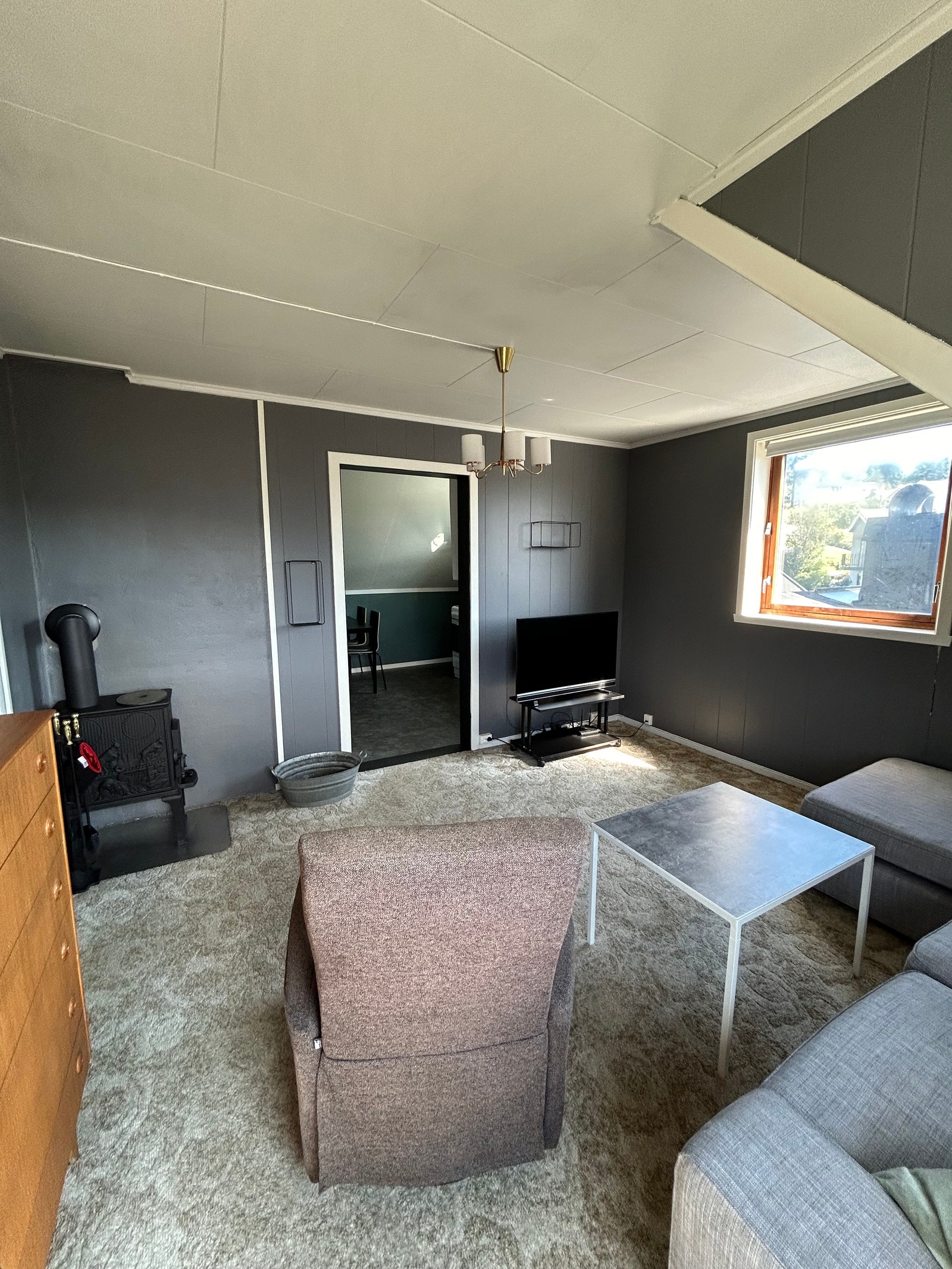 Stue med inngang til kjøkken Galleribilde