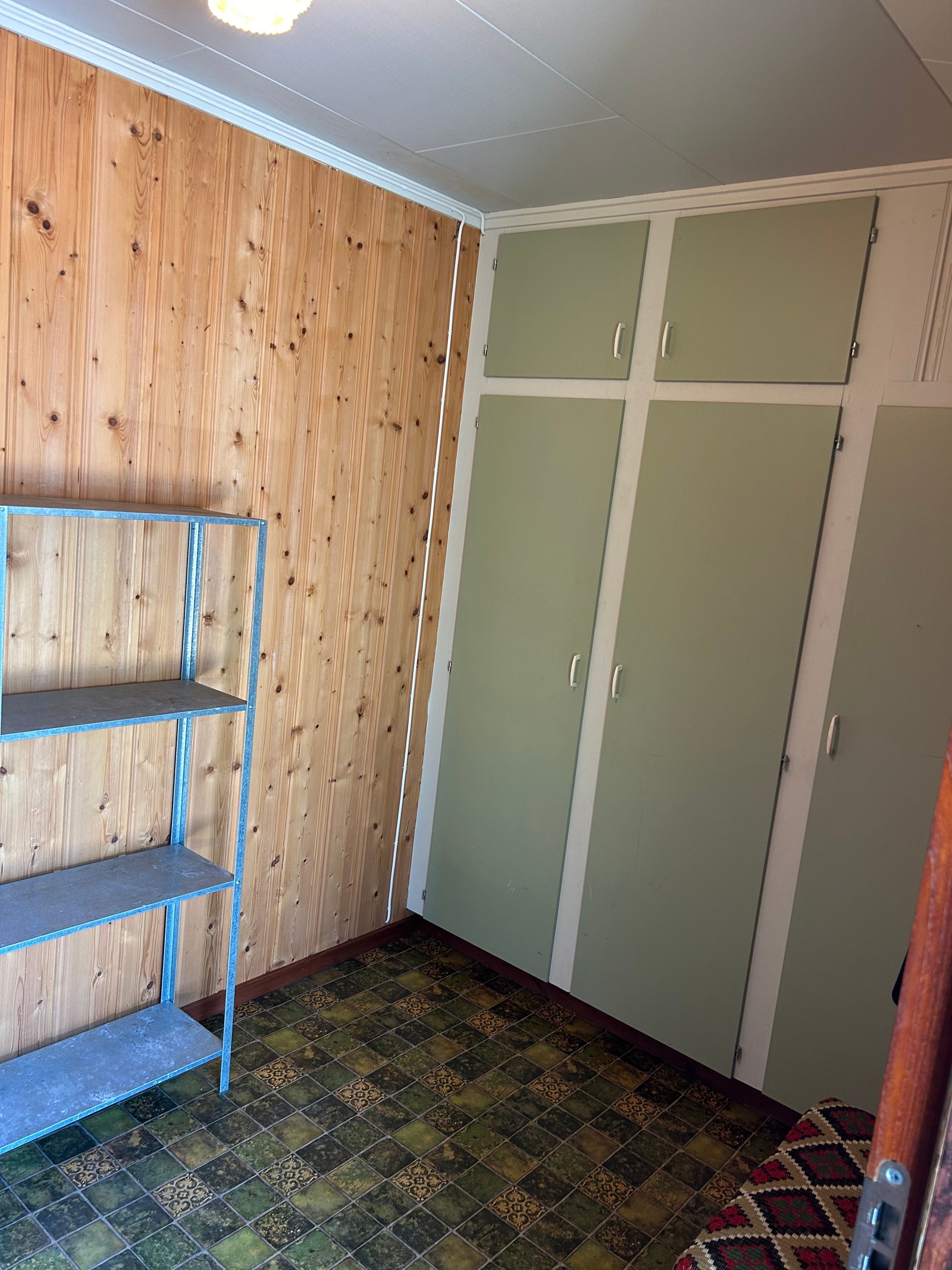 Gang med skap til oppbevaring Galleribilde