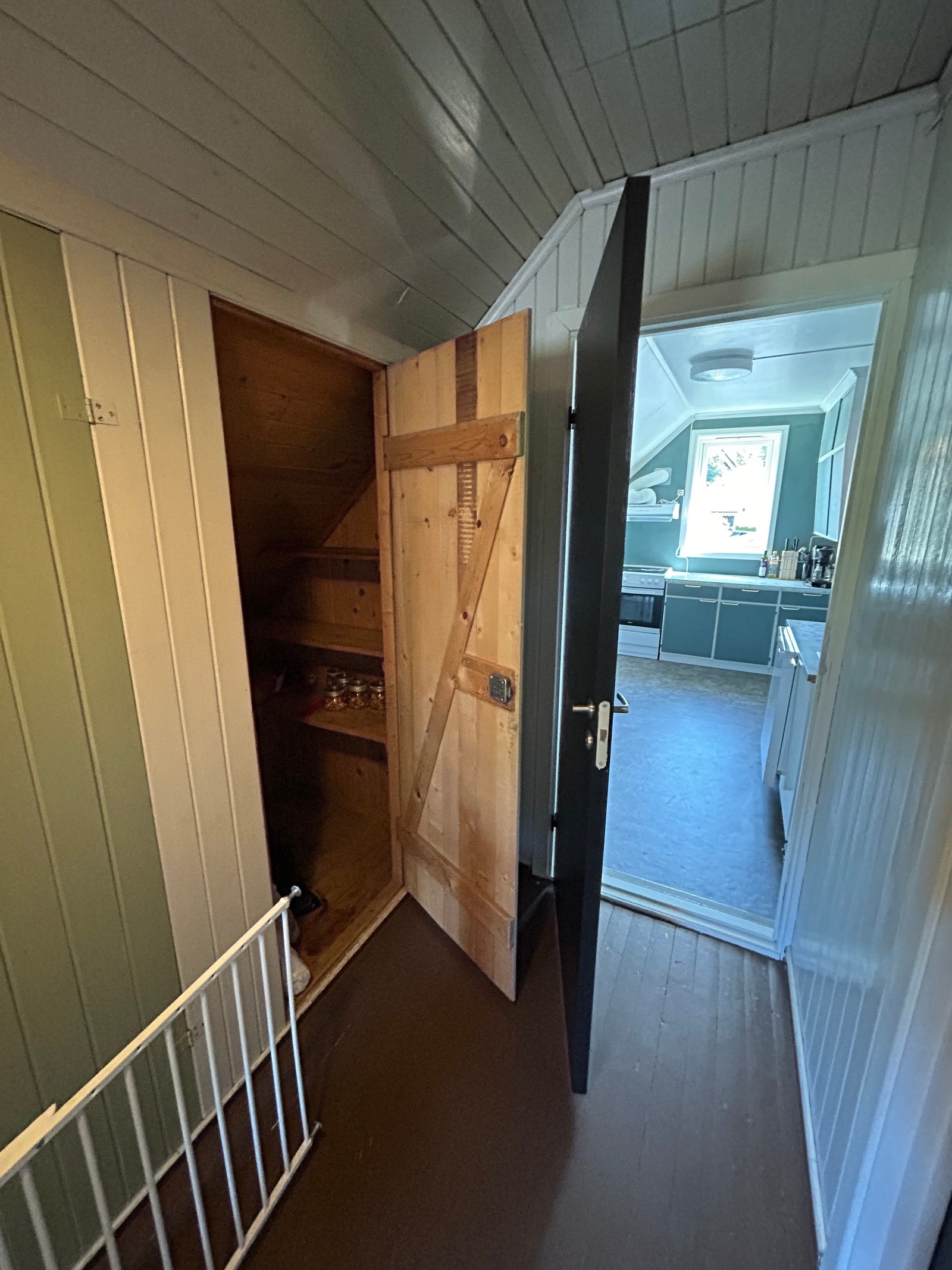 2 boder i trappeoppgang for oppbevaring Galleribilde