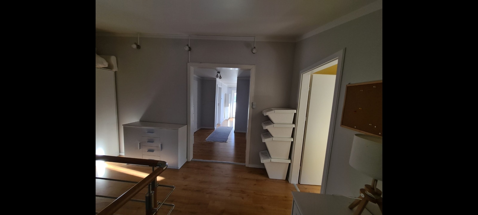 Korridor til bad på andre etasje og soverommet Galleribilde