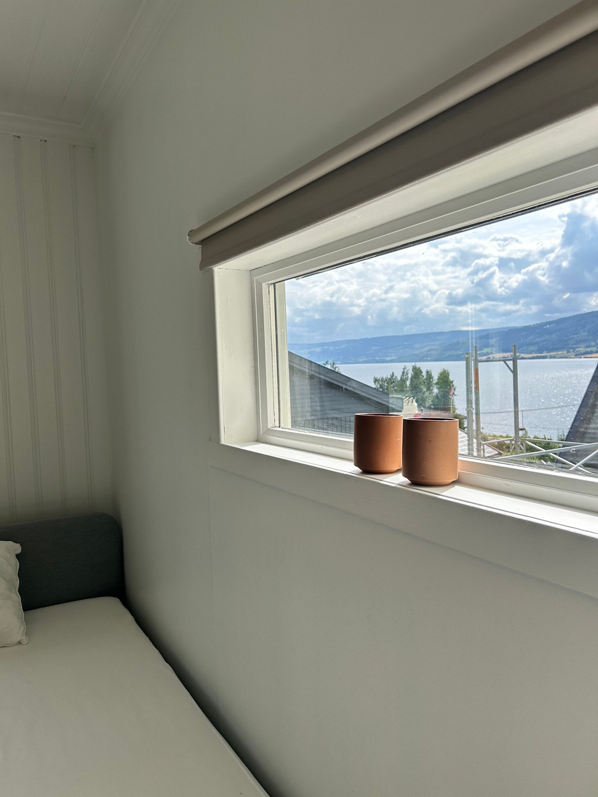 Utsikt nisjevindu soverom 4 (stillas utenfor er fra terrassen ble bygget) Galleribilde