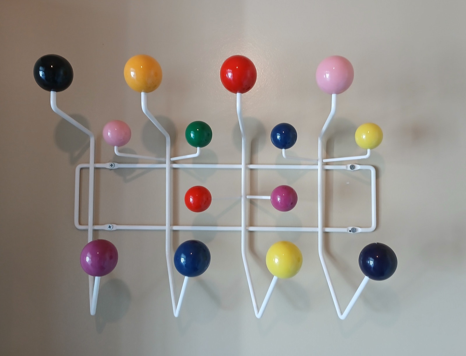 Eames knaggrekke i entreen. Galleribilde