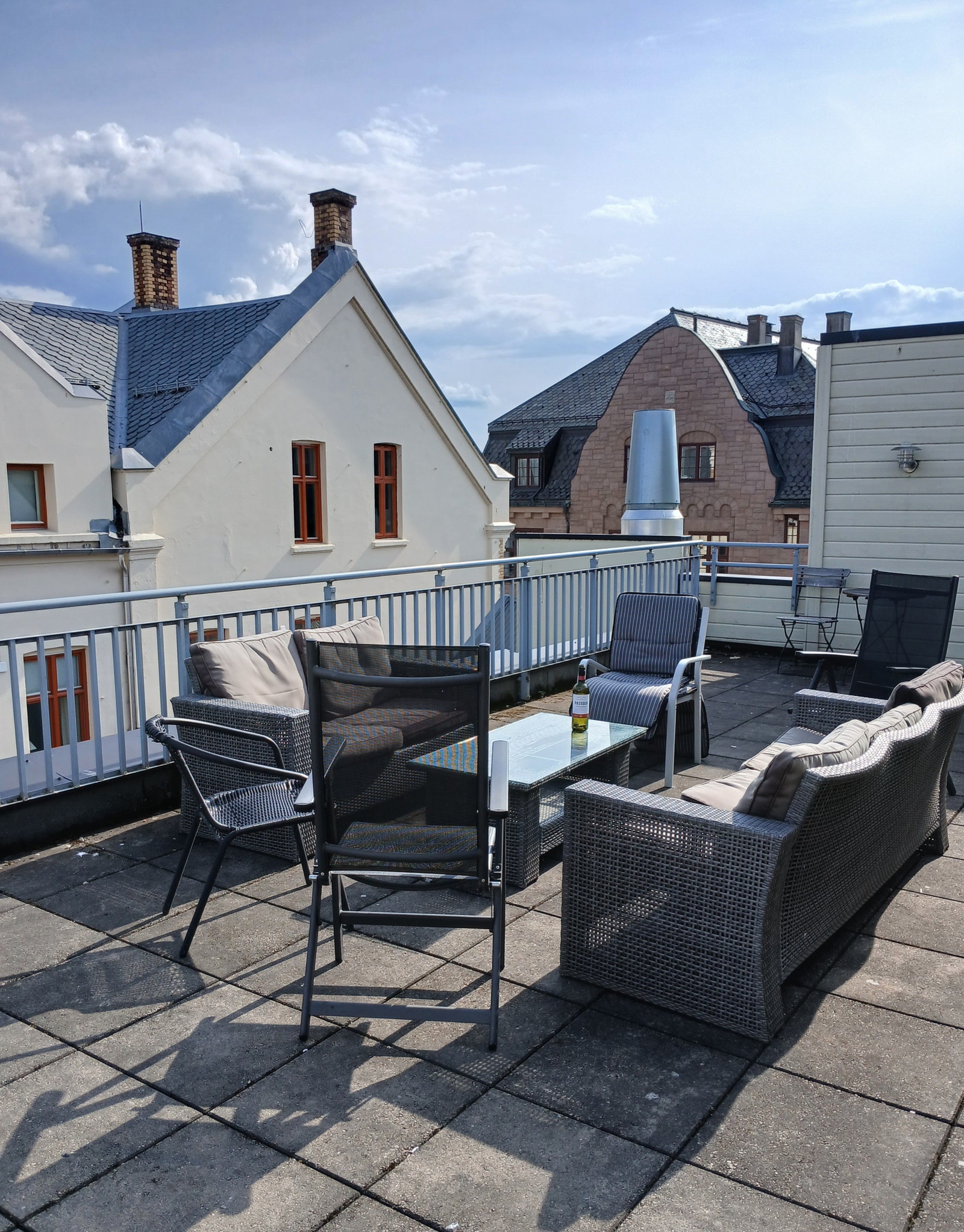 Stor felles takterrasse i nabobygningen. Galleribilde