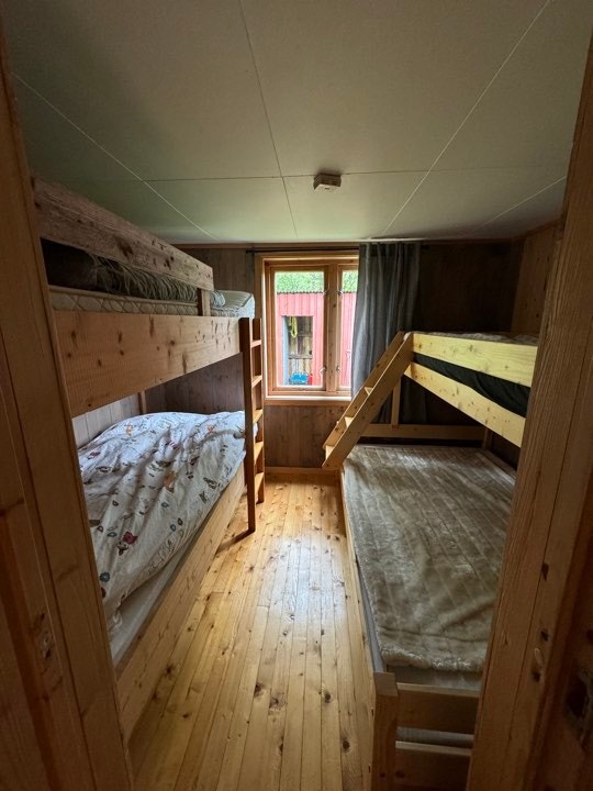 Soverom med flere sengeplasser. Galleribilde
