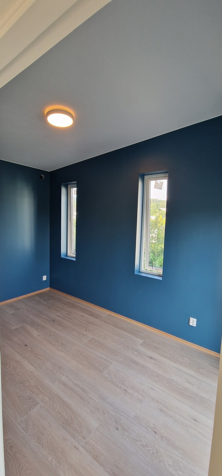 Soverom nr. 1. Til sammen 4 soverom med store vindusflater. Galleribilde