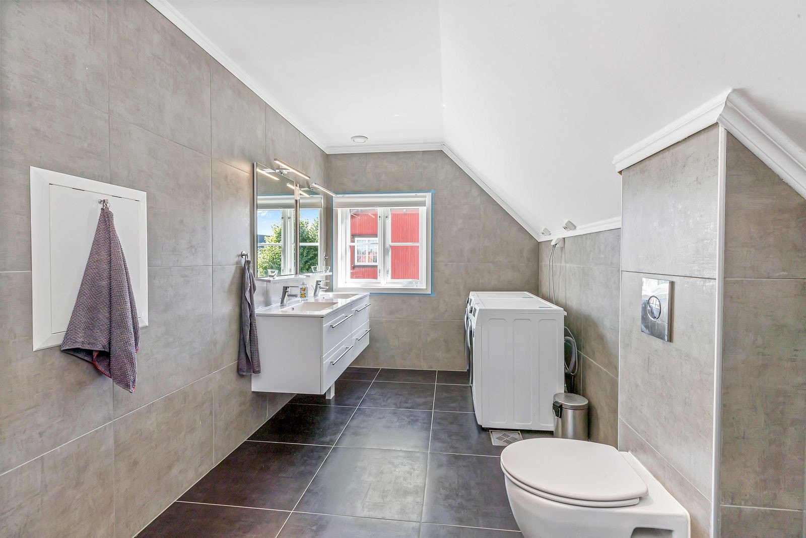 Stort bad med vask og tørkl - 2.etg Galleribilde