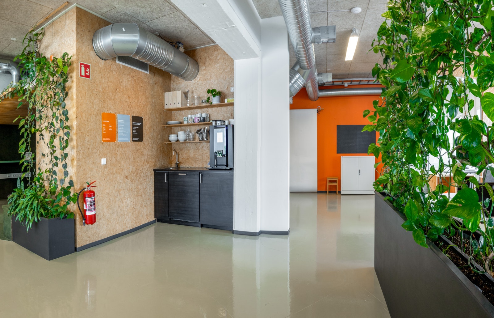 Tekjøkken, lokalet har også tilgang til større kjøkken som deles med øvrige leietakere i etasjen Galleribilde