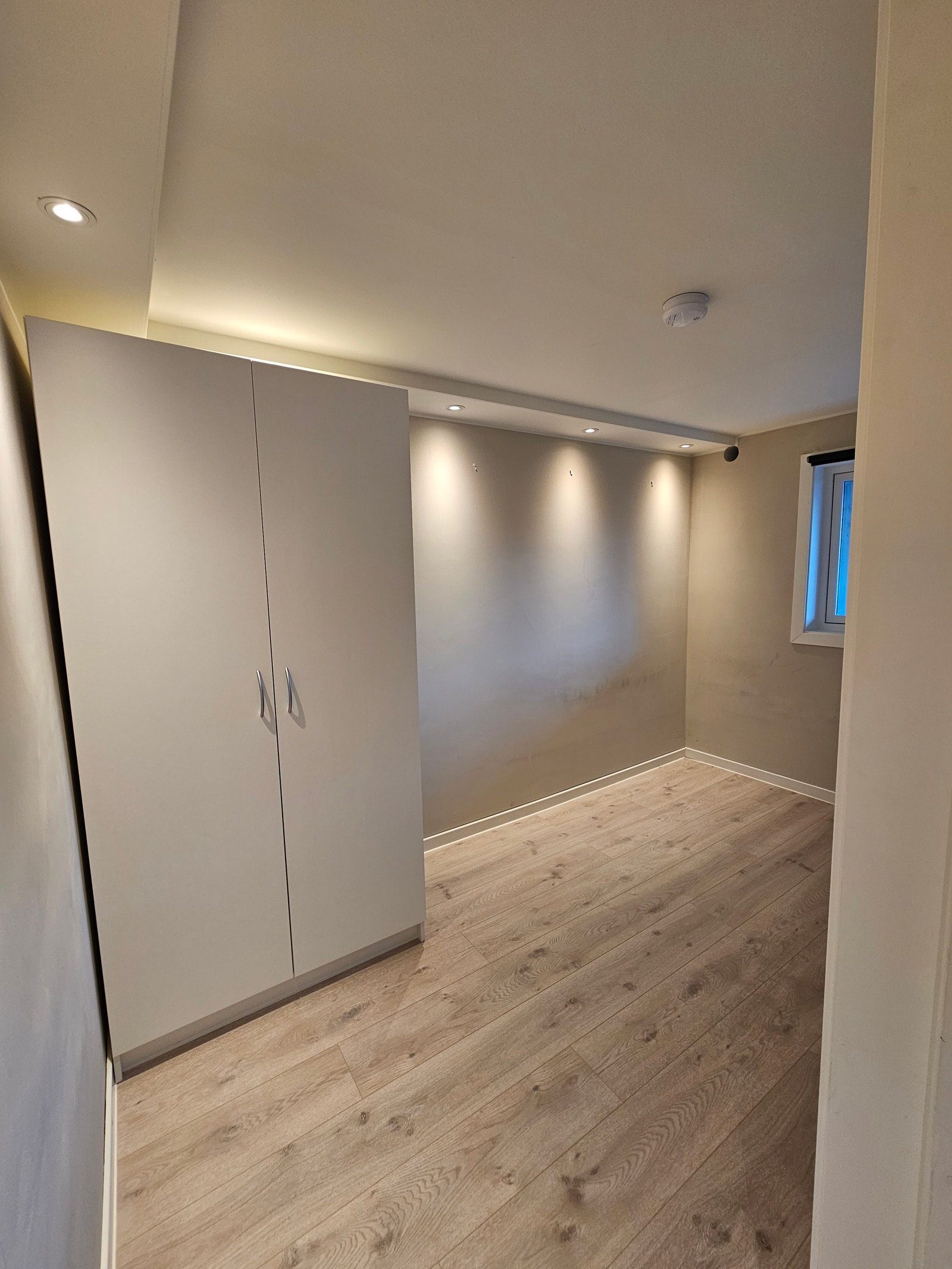 Soverom med skap Galleribilde