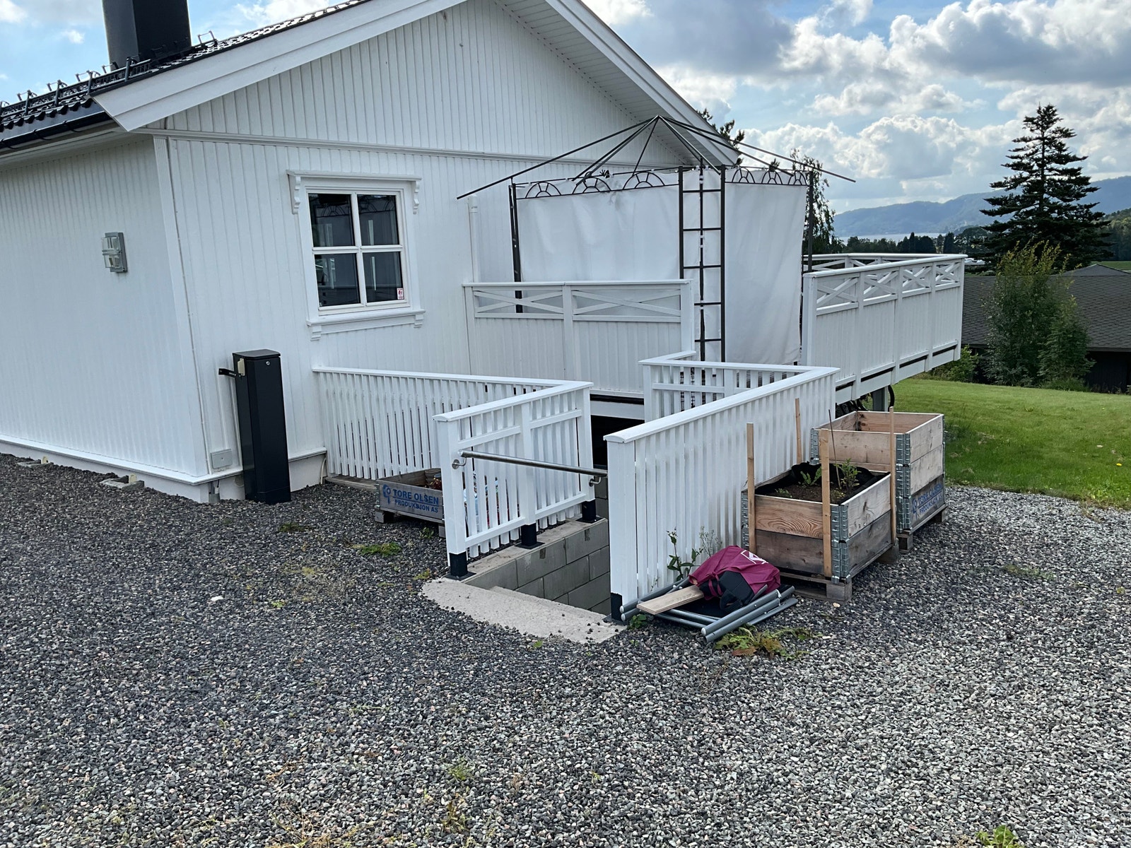 Parkeringsplass/inngangsparti Galleribilde