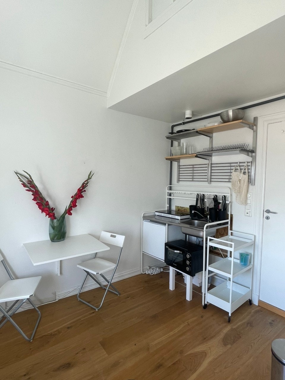 Kjøkken som kan oppgraderes noe med flere hyller/skap Galleribilde