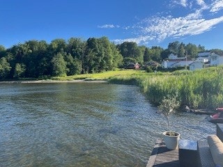 Huset sett fra bukta Galleribilde