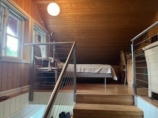 Ekstraseng i loftsetasjen ved trappeoppgang. Galleribilde