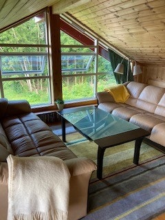 Loftsetg. Sofagruppe og dobbelseng Galleribilde