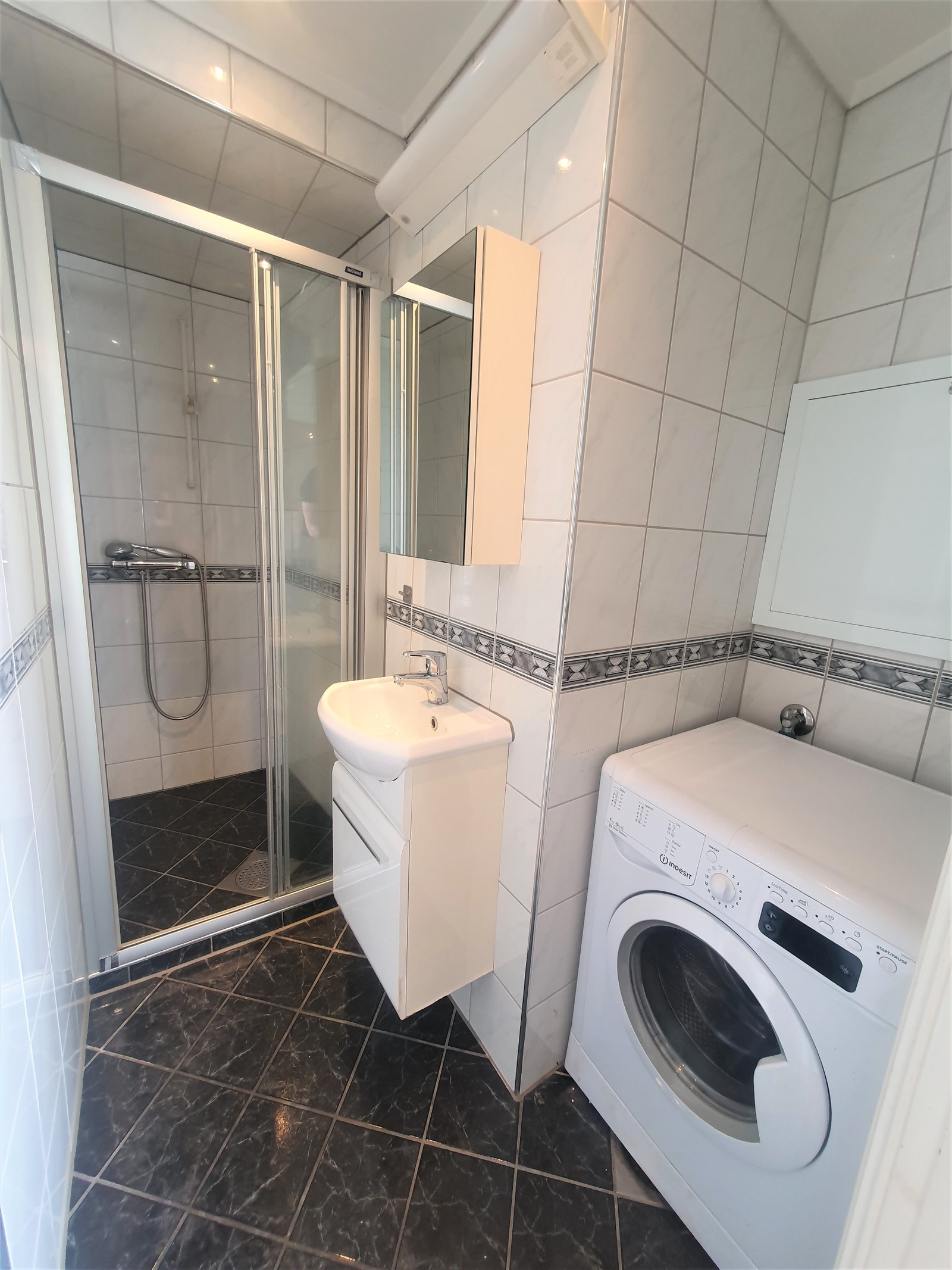 Pent moderne bad! Galleribilde