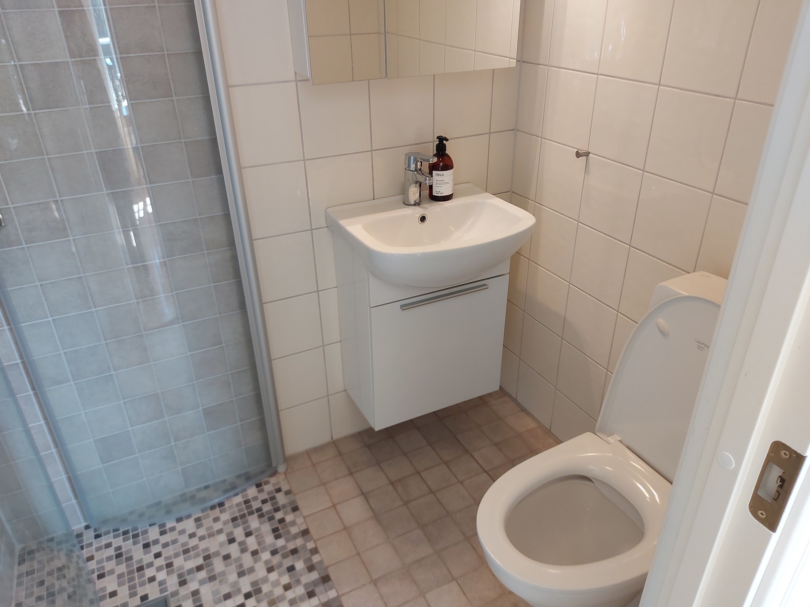 Bad, inkl dusj med 60 l varmtvann Galleribilde