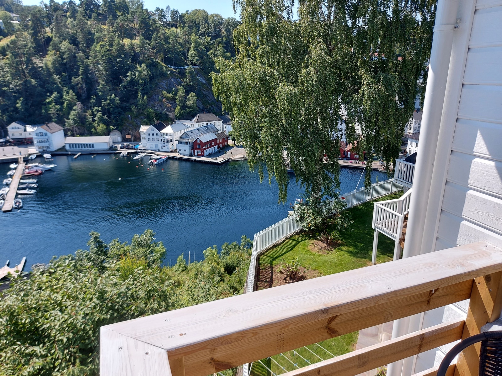 ...og utsikt ned i havna. Galleribilde