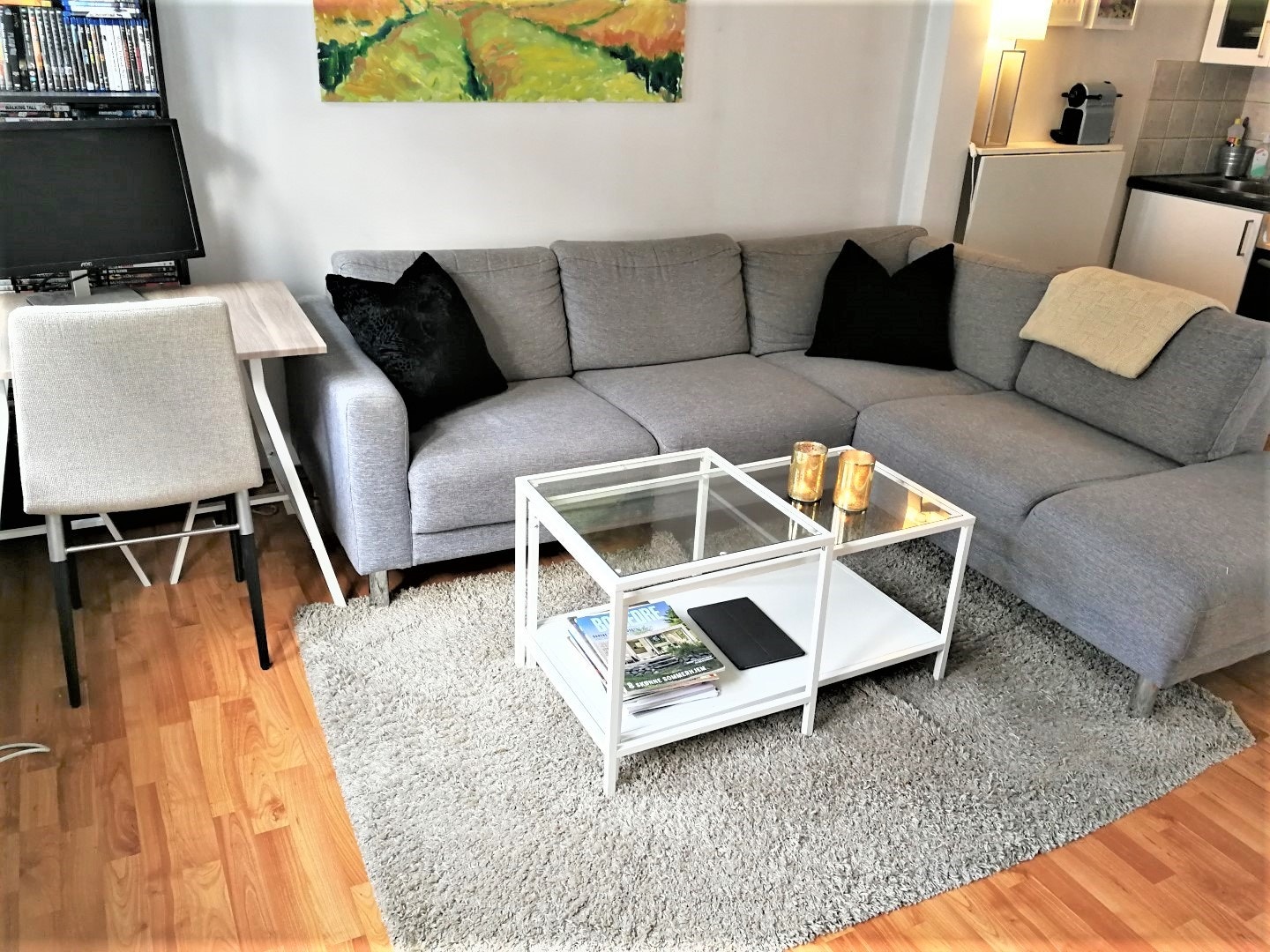 Romslig stue med god plass til møblering! Galleribilde