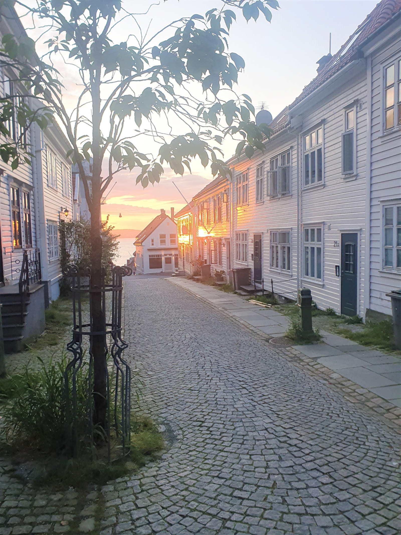 Blant bergens fineste strøk å bo, både visuelt og plasseringsmessig! Her ser dere byggets fasade! Galleribilde