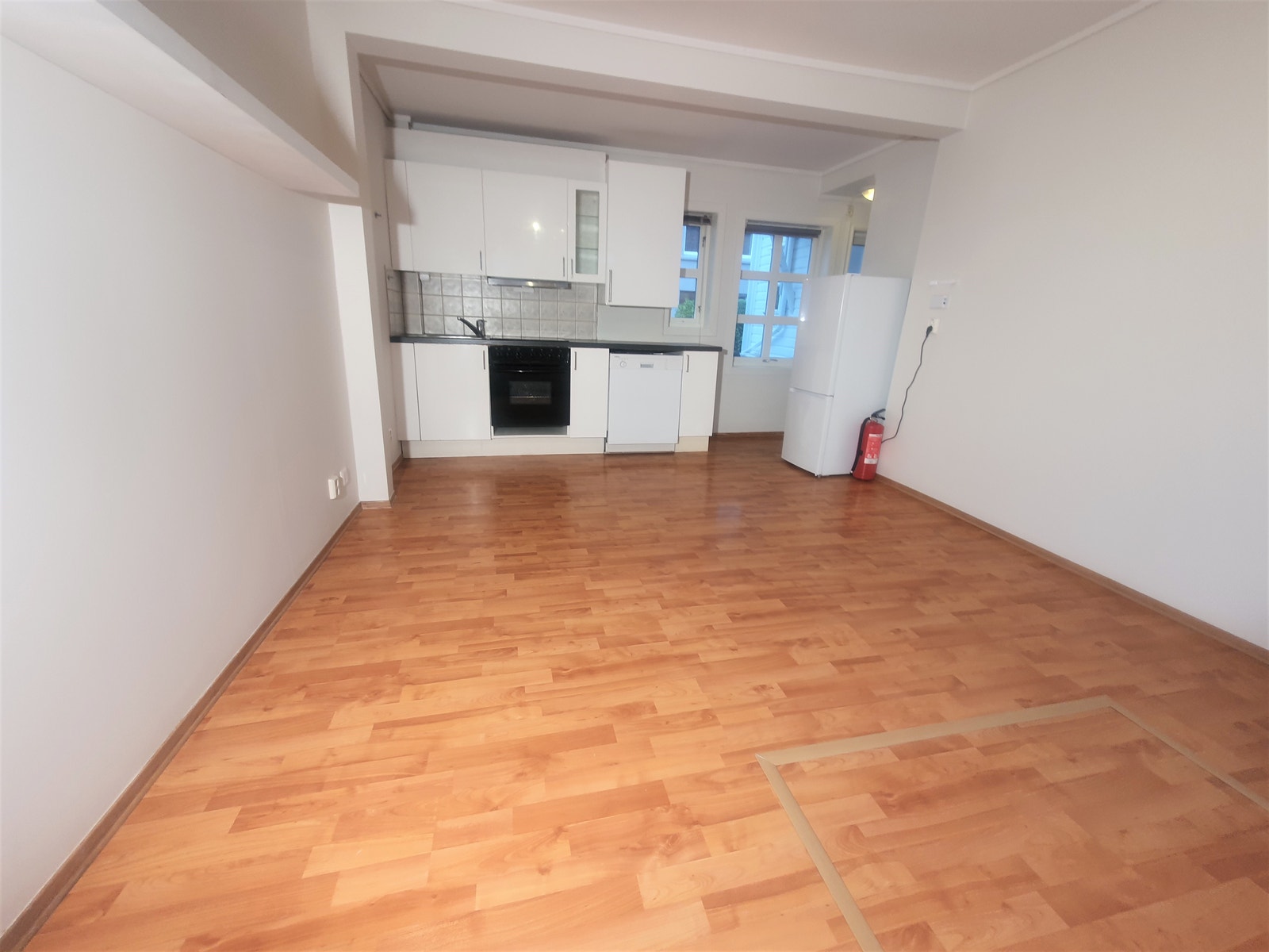 Romslig stue med god plass til møblering! Galleribilde