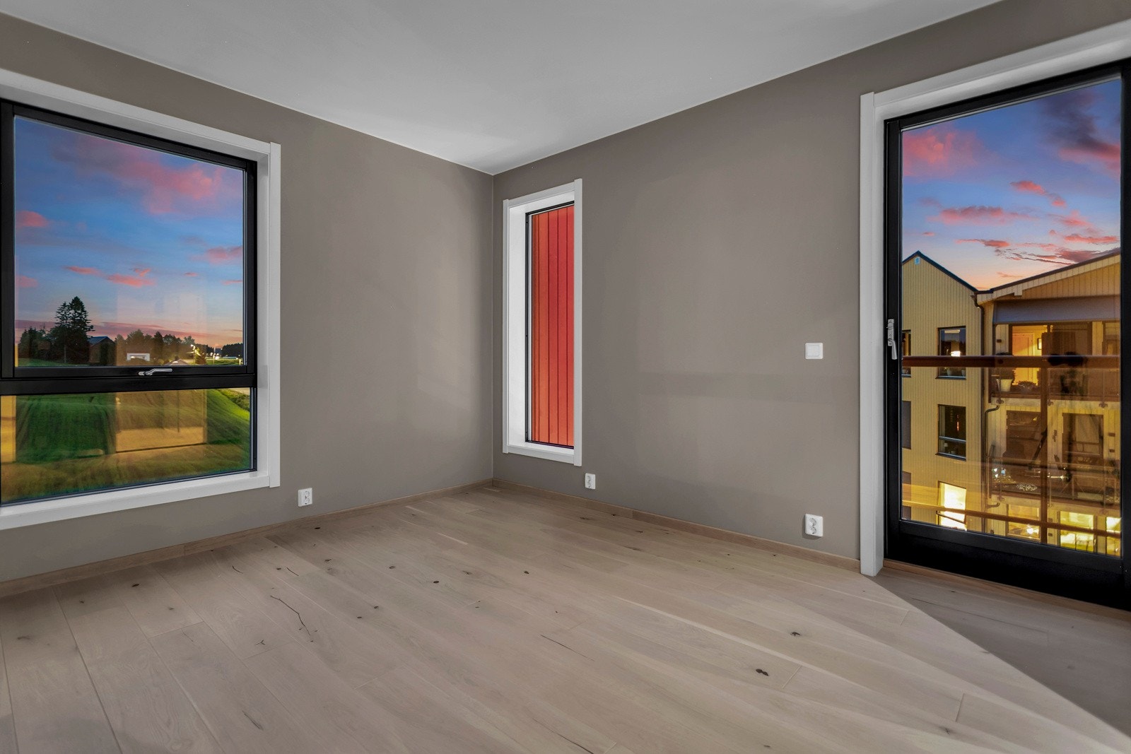 Pene overflater og delikate fargevalg. Galleribilde