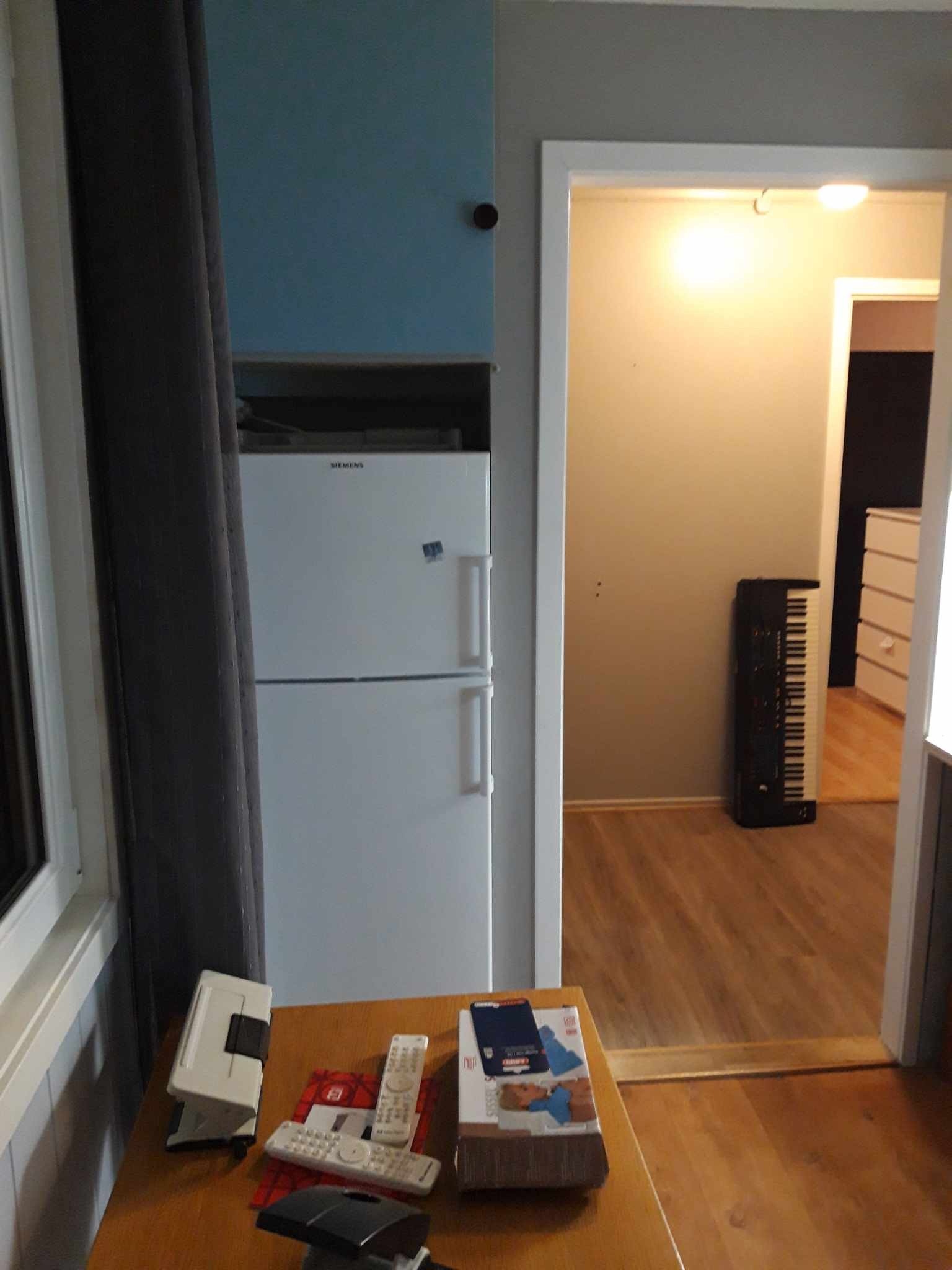 Kjeller leilighet / kjøleskap med fryser Galleribilde