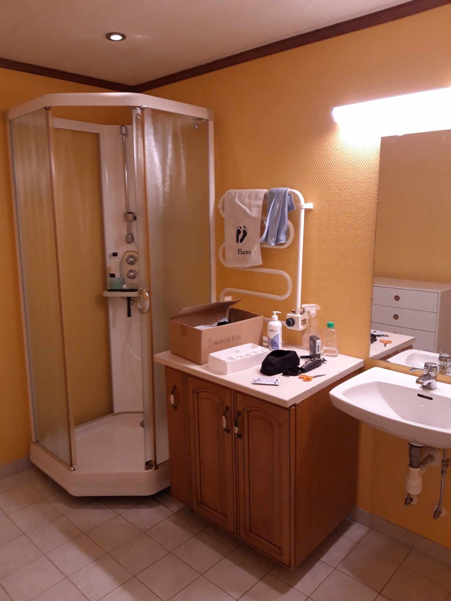 Kjeller leilighet / Bad med dusj Galleribilde