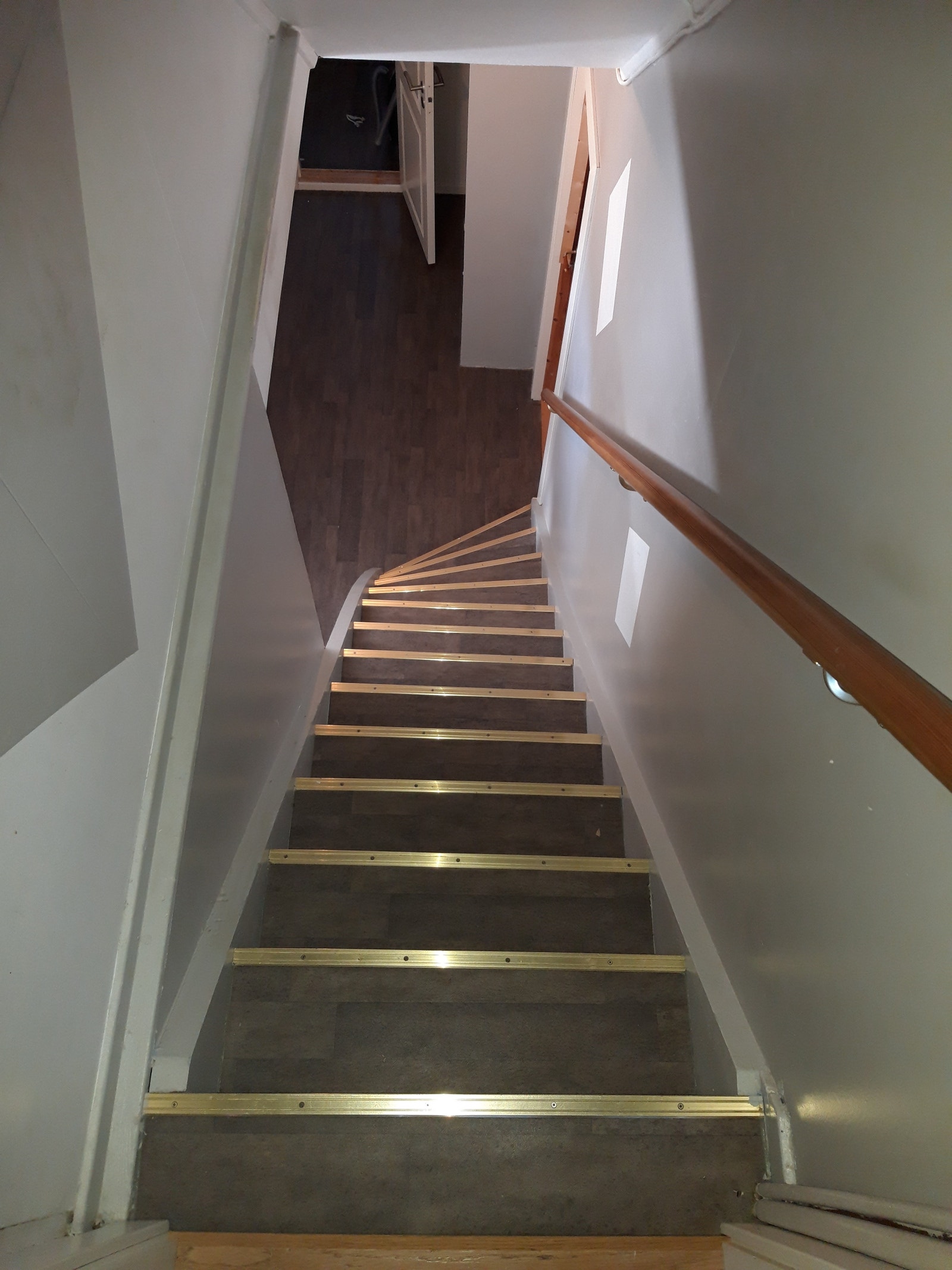 Trappe til boder, vaskerom og den andre leiligheten. Galleribilde