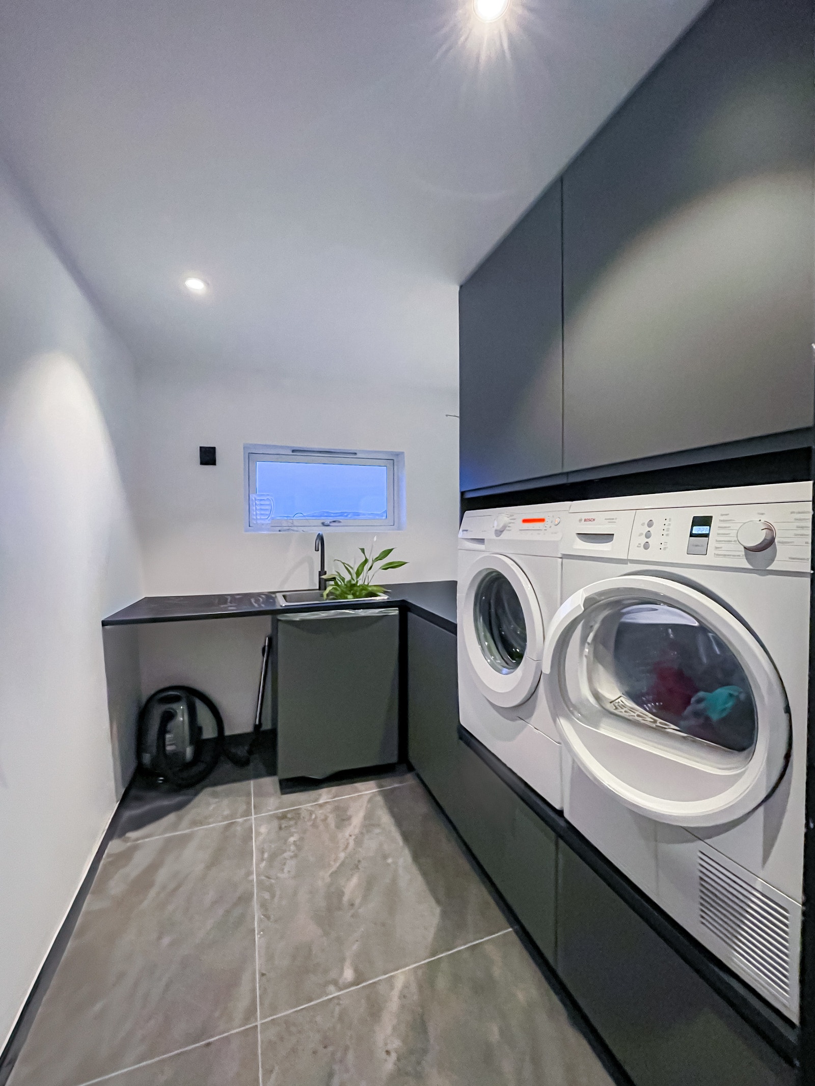 Dedikert Vaskerom Galleribilde