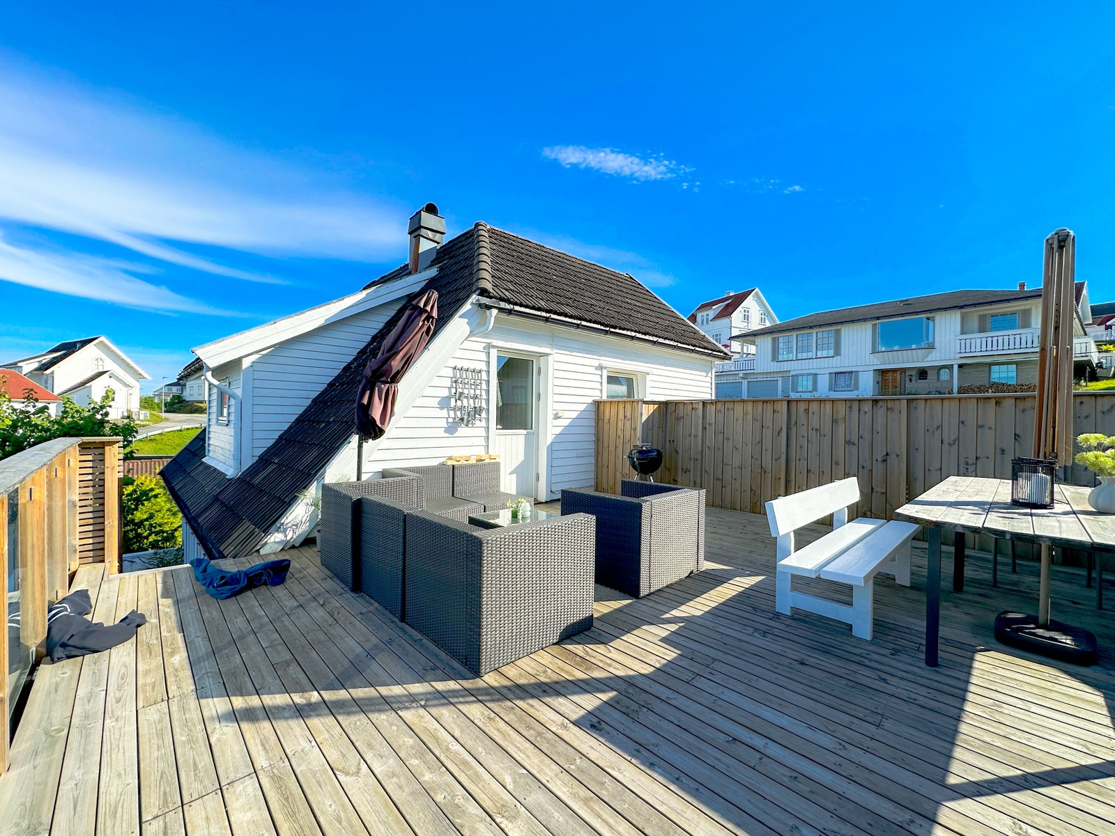 Stor Takveranda med gode solforhold Galleribilde