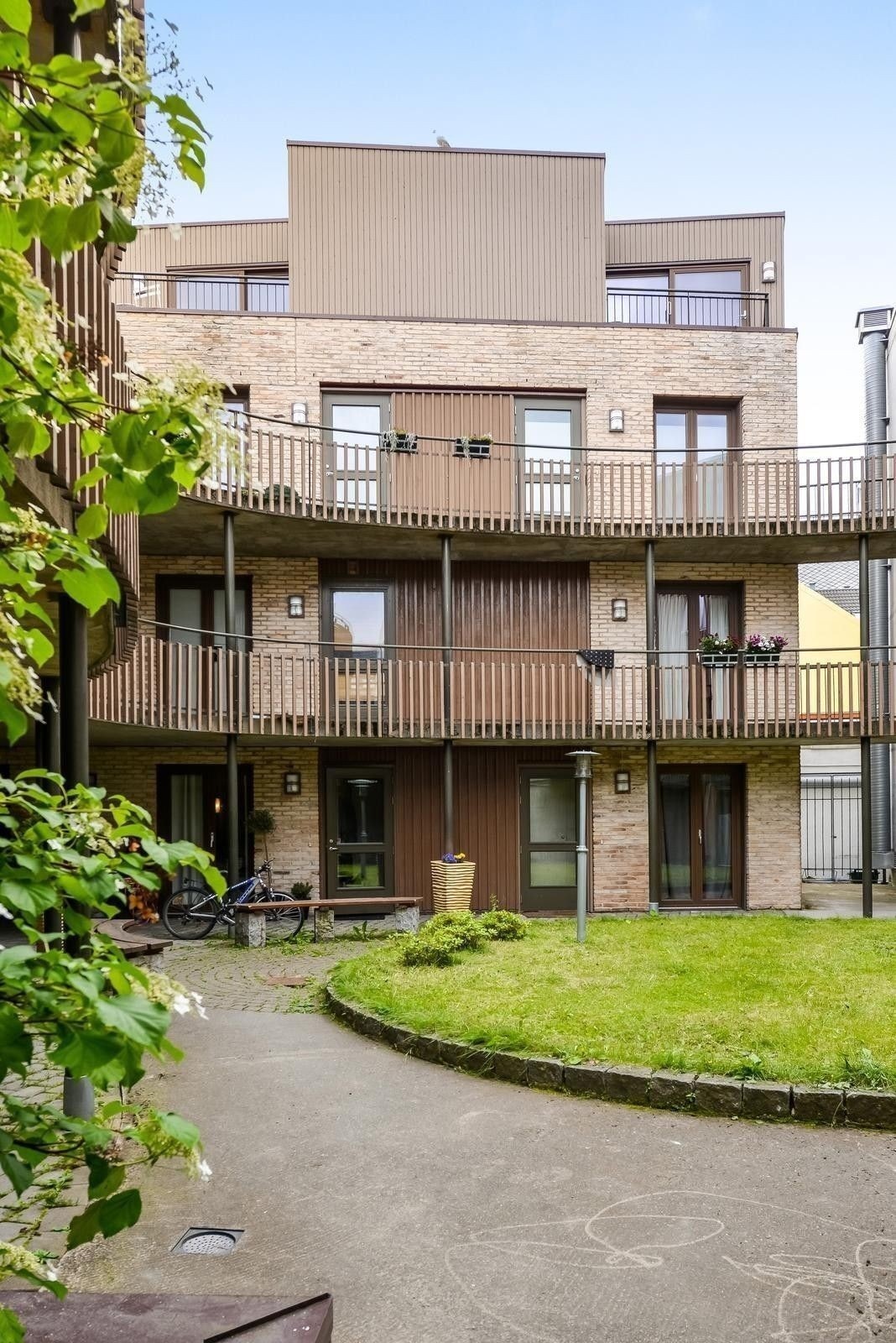 Leiligheten ligger i 3. og 4. etasje på høyre side Galleribilde