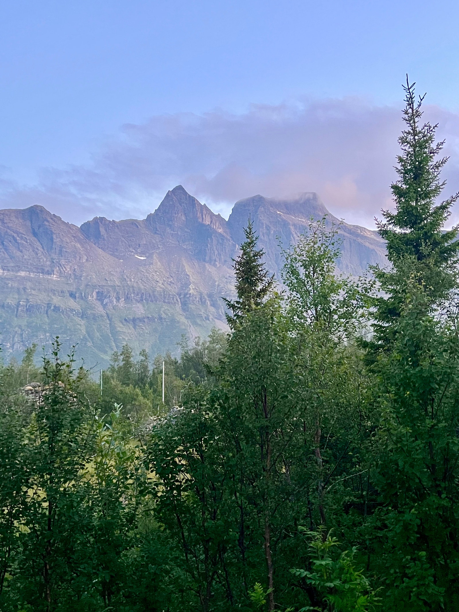 Novafjellet er det første du ser når du går ut døra. Galleribilde