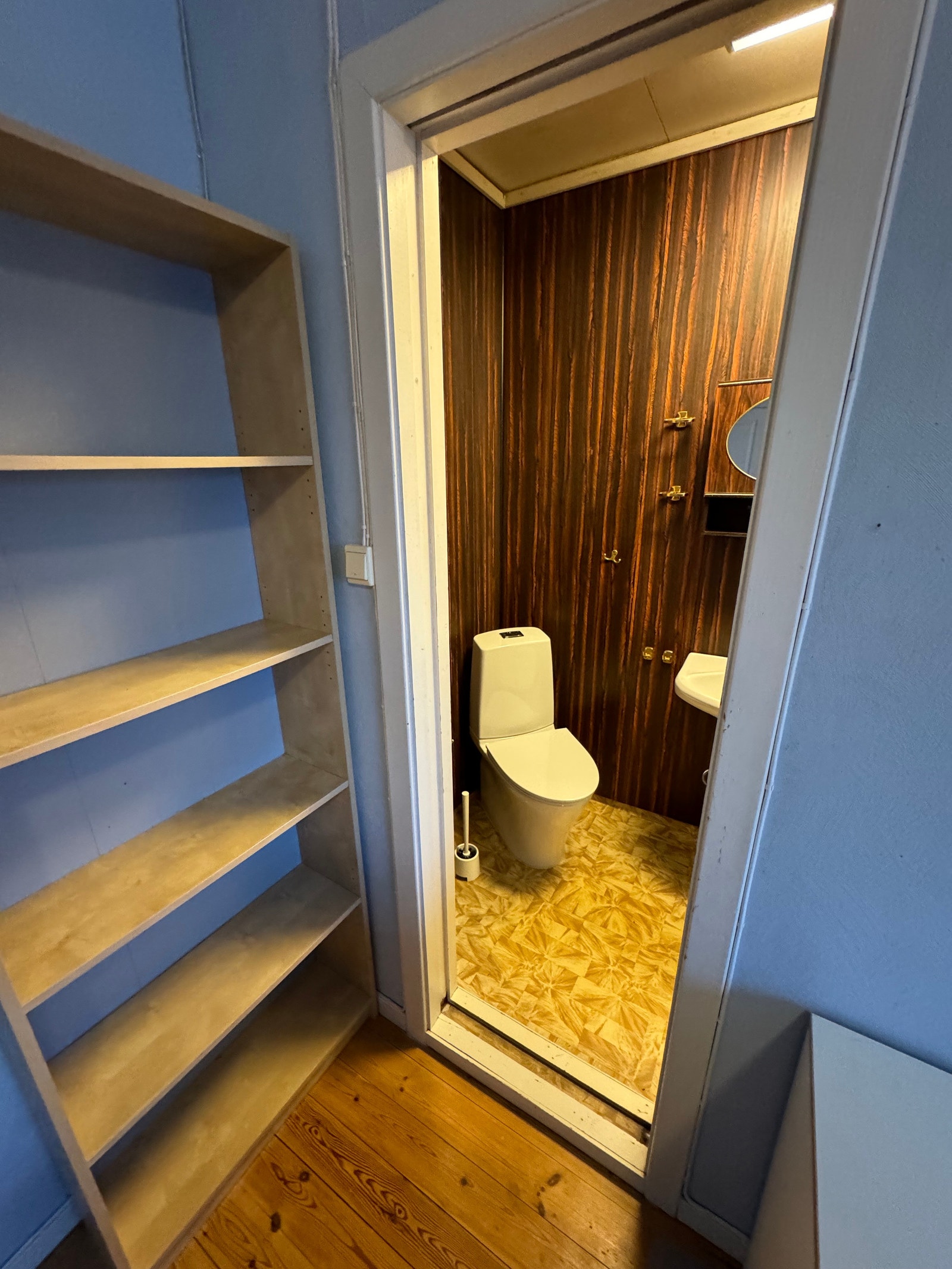 Rom 1 etasje med eget bad (UTLEID) Galleribilde