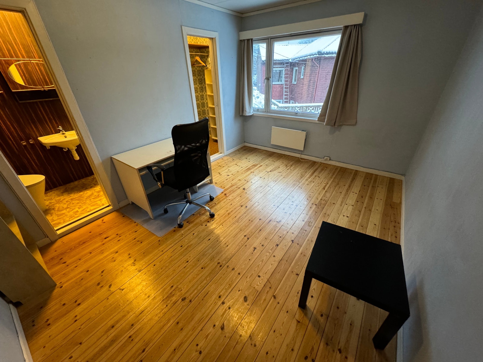 Rom 1 etasje med eget bad (UTLEID) Galleribilde