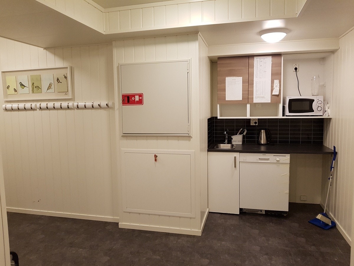 Brannskap og tekjøkken i seksjonen Galleribilde