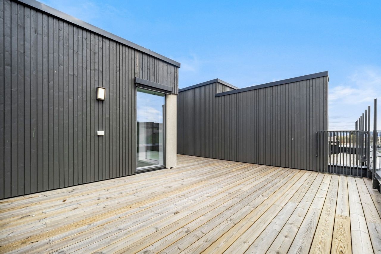 Takterrasse på ca. 34,5 kvm. Bilde fra en annen bolig i prosjektet med samme planløsning. Galleribilde