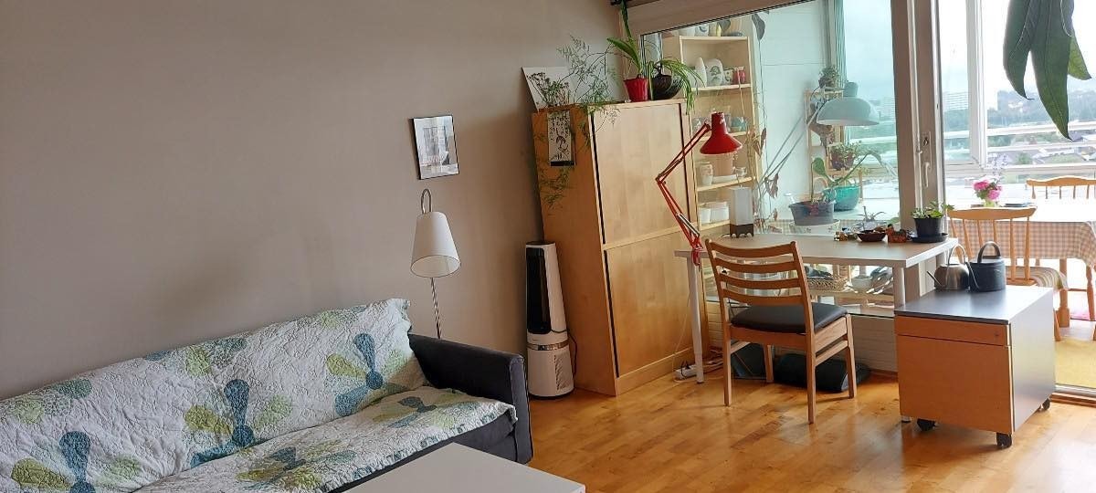 Skrivebord og seng Galleribilde