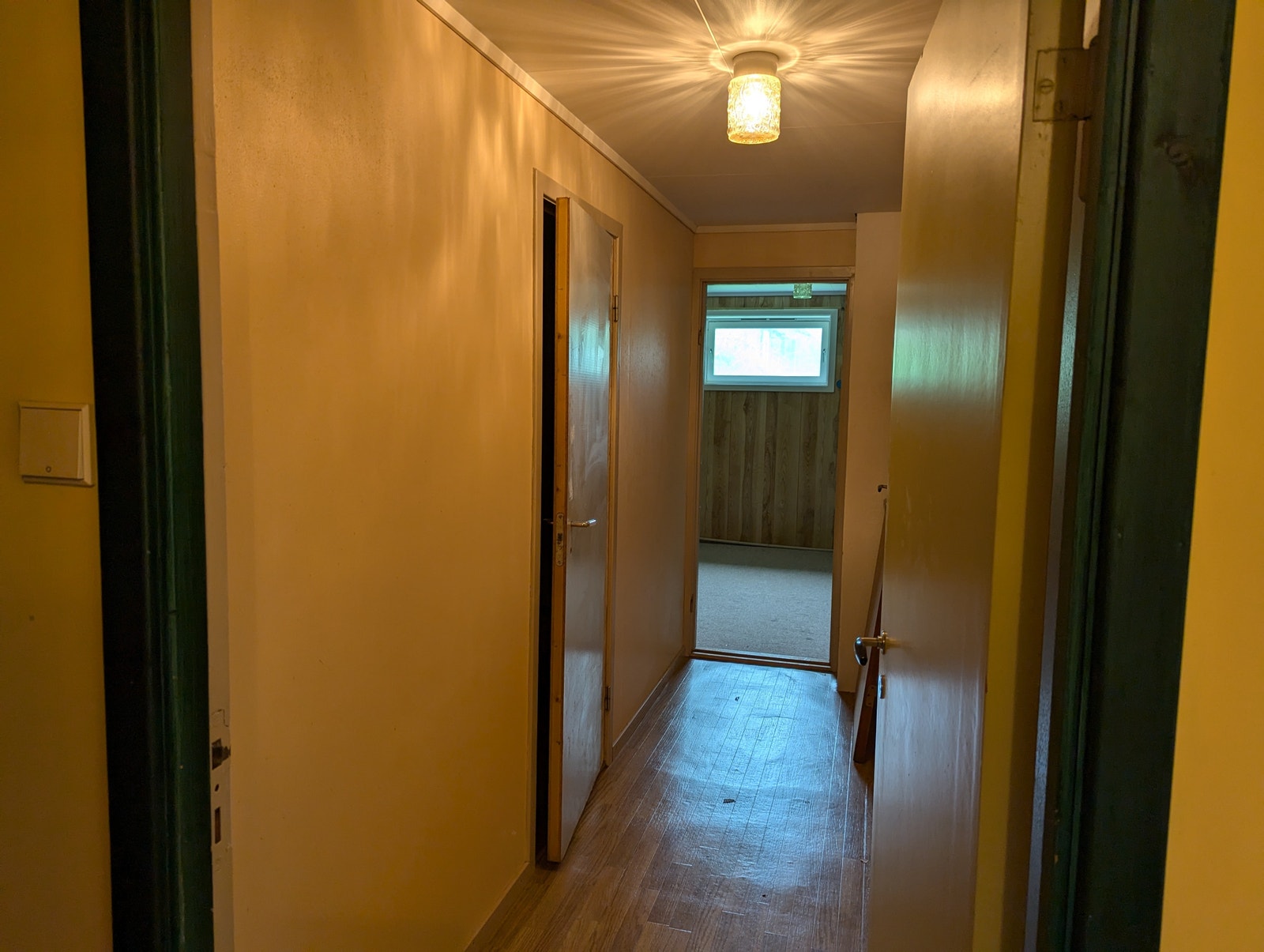 Kjellar - Indre gang og bakre soverom Galleribilde