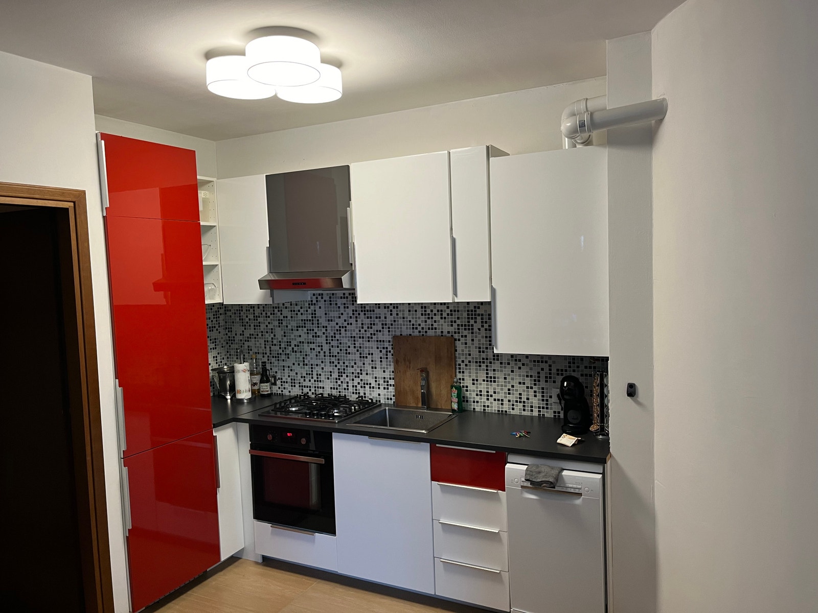 Fullt utstyrt kjøkken Galleribilde