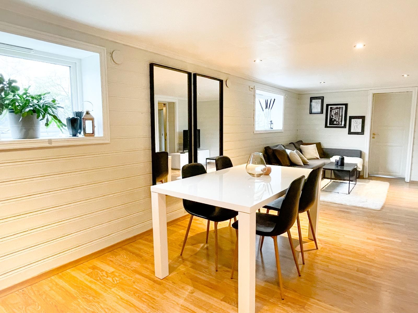 Kjøkken/spisebord Galleribilde