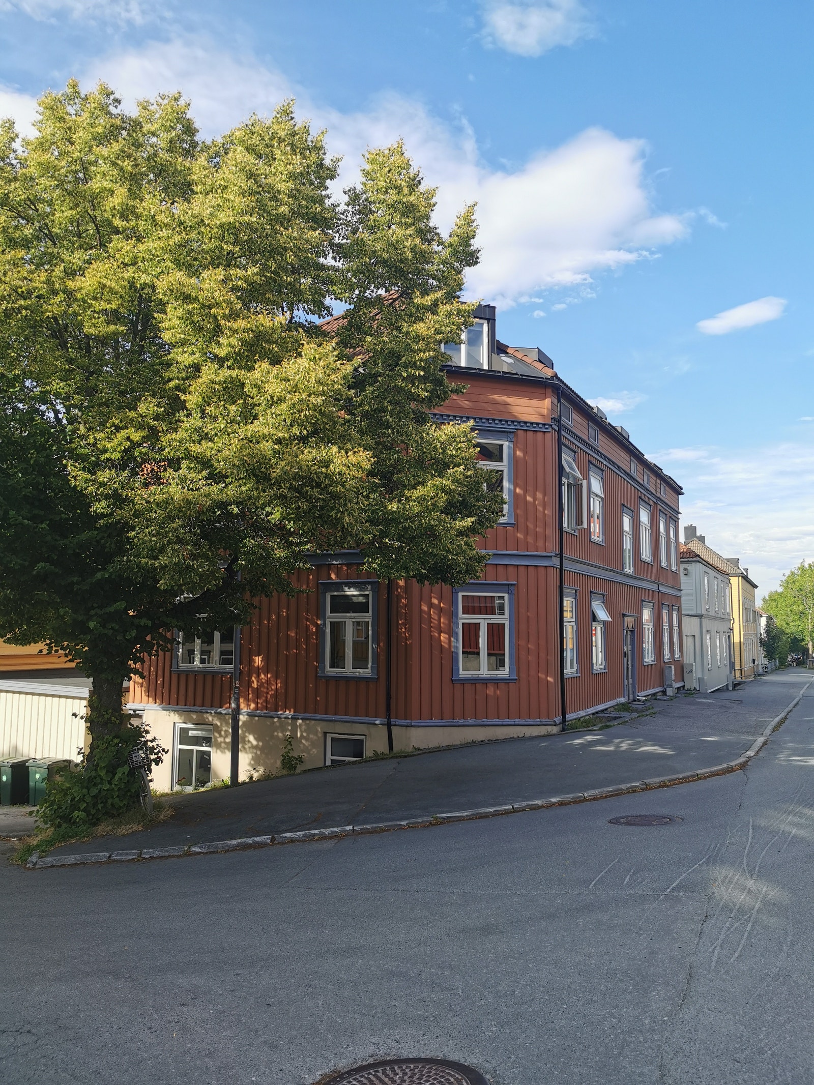 Ligger i krysset Nedre Møllenberg og Bakkegata Galleribilde