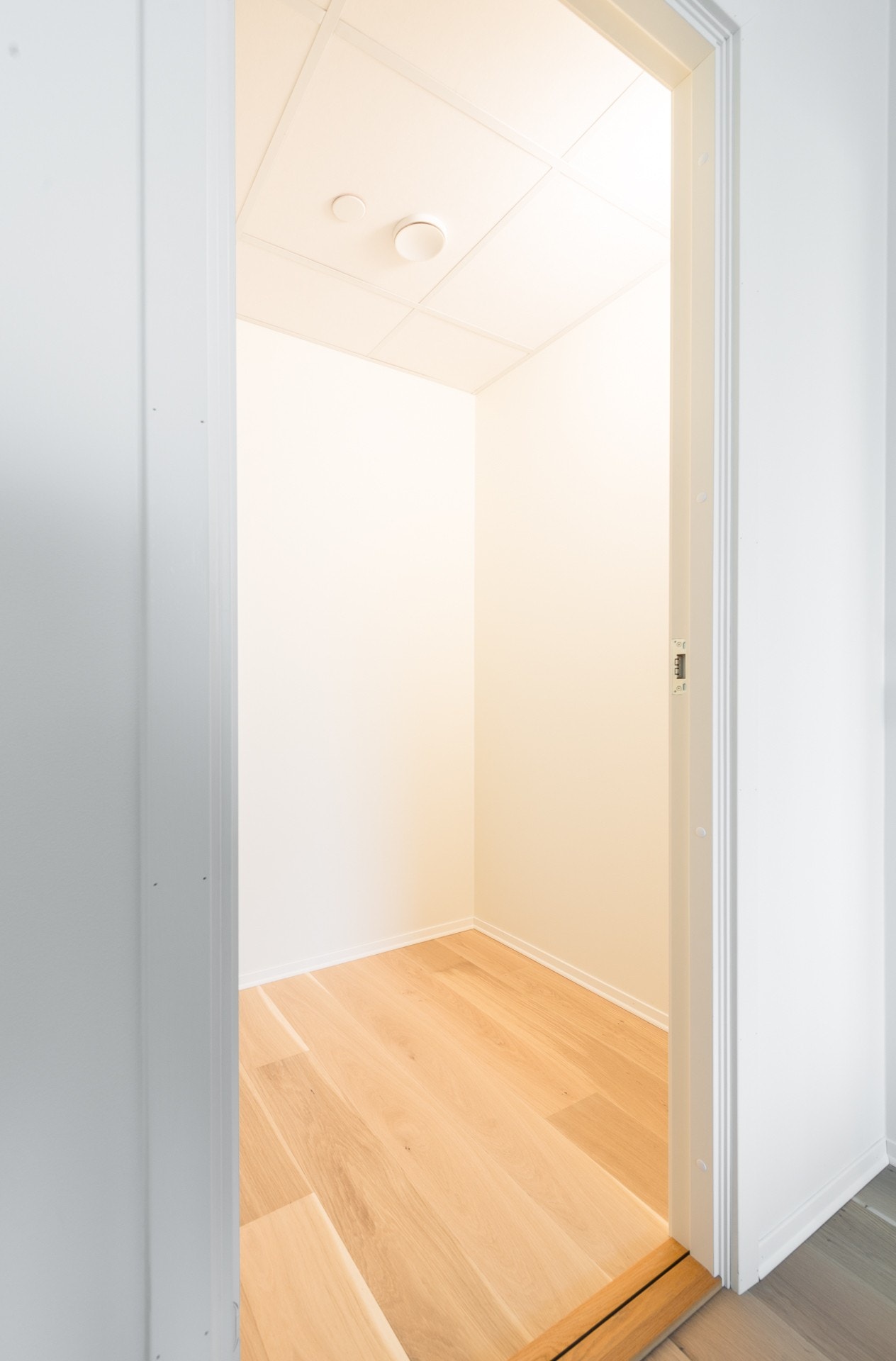 Innvendig bod som også kan innredes som "walk in closet" Galleribilde