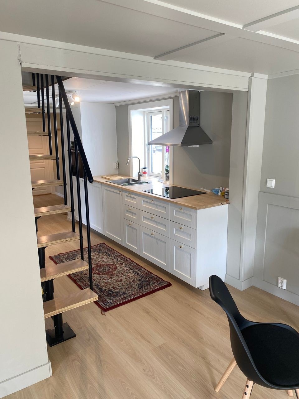 Koselig fult utstyrt kjøkken Galleribilde