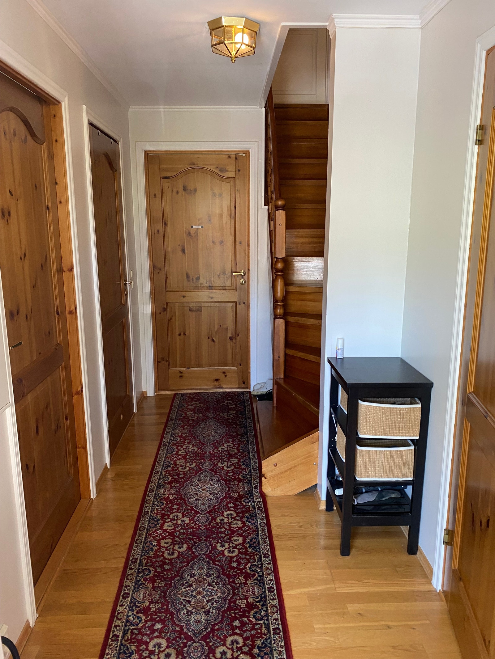 Gang ved inngangsdør til tekjøkken, hovedrom og badrom Galleribilde